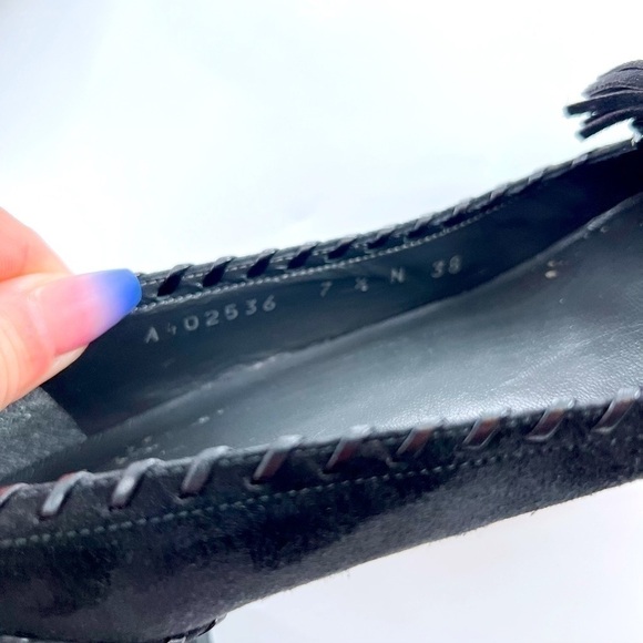 STUART WEITZMAN
Suede Tassel Accents Pumps size 7.5 N - Picture 10 of 12